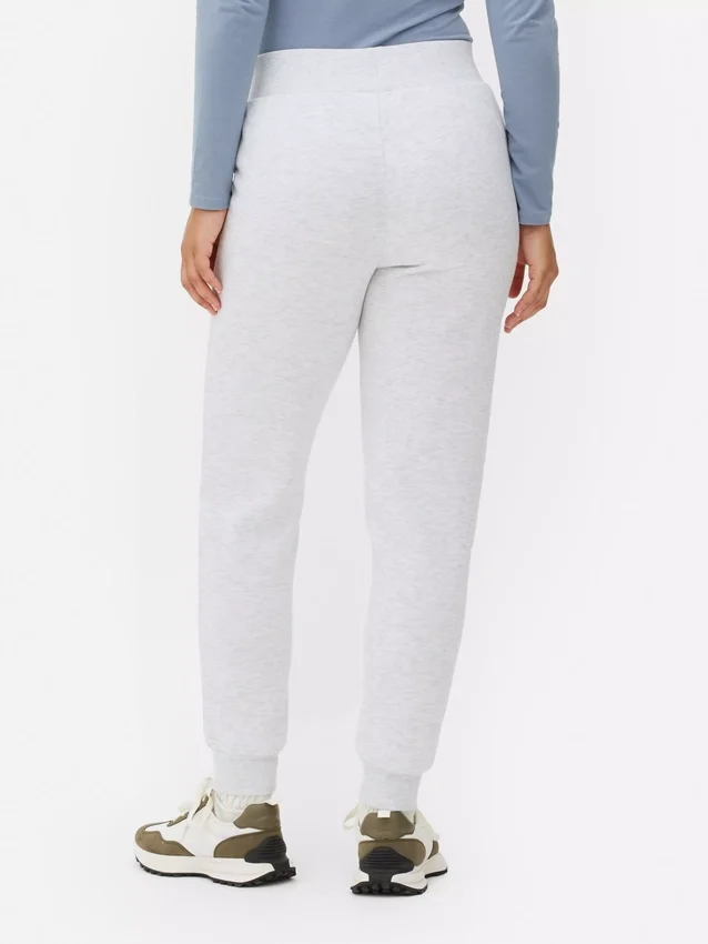 Pantalones de chándal ajustados con cordón