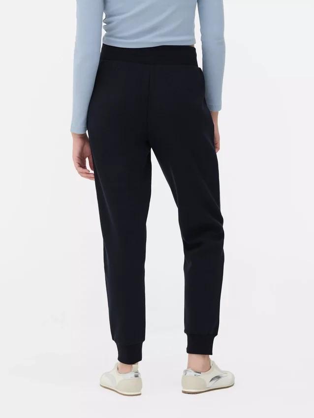 Pantalones de chándal ajustados con cordón