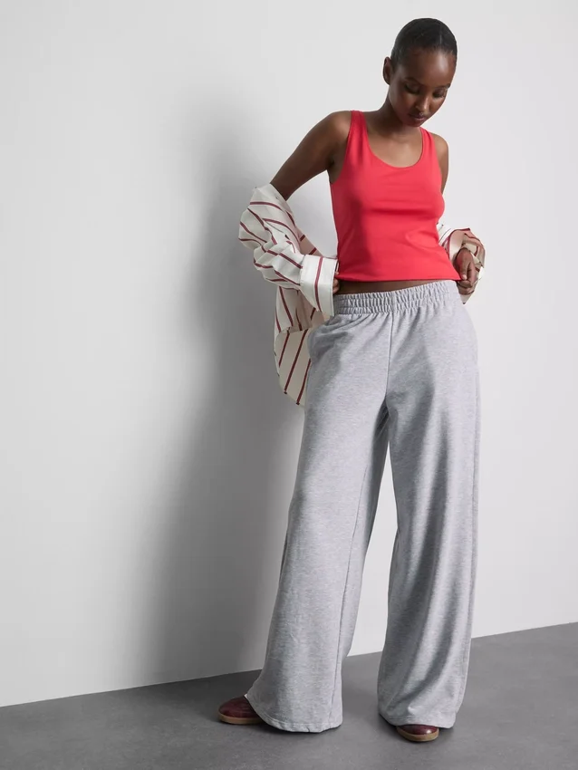 Pantalones de chándal plisados de pierna ancha con alto contenido de algodón