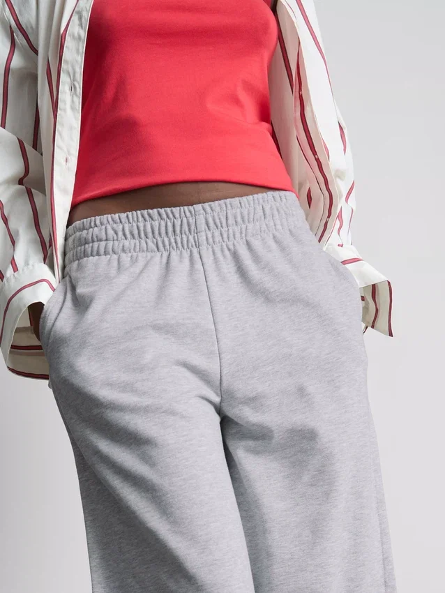 Pantalones de chándal plisados de pierna ancha con alto contenido de algodón