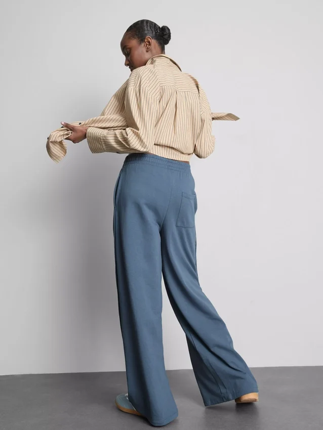 Pantalones de chándal plisados de pierna ancha con alto contenido de algodón