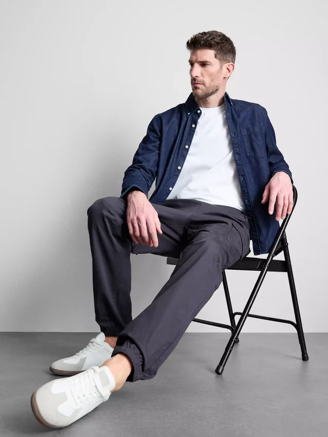 Pantalones de chándal tipo jogger con dobladillo
