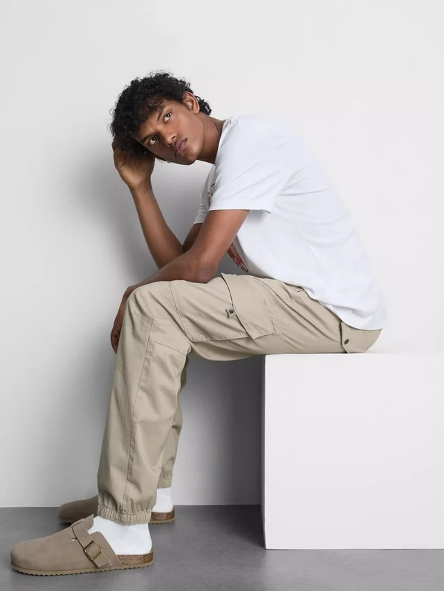 Pantalones de chándal tipo jogger con dobladillo