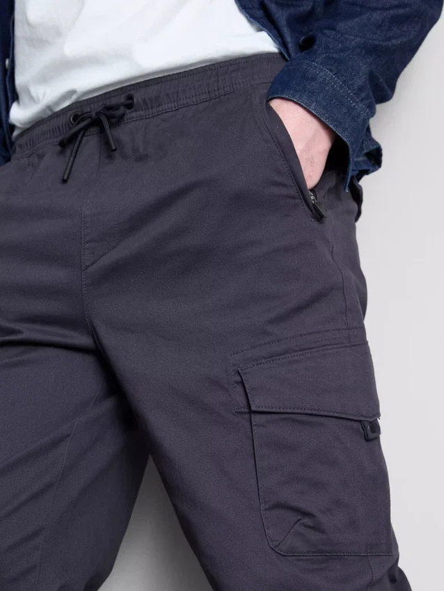 Pantalones de chándal tipo jogger con dobladillo
