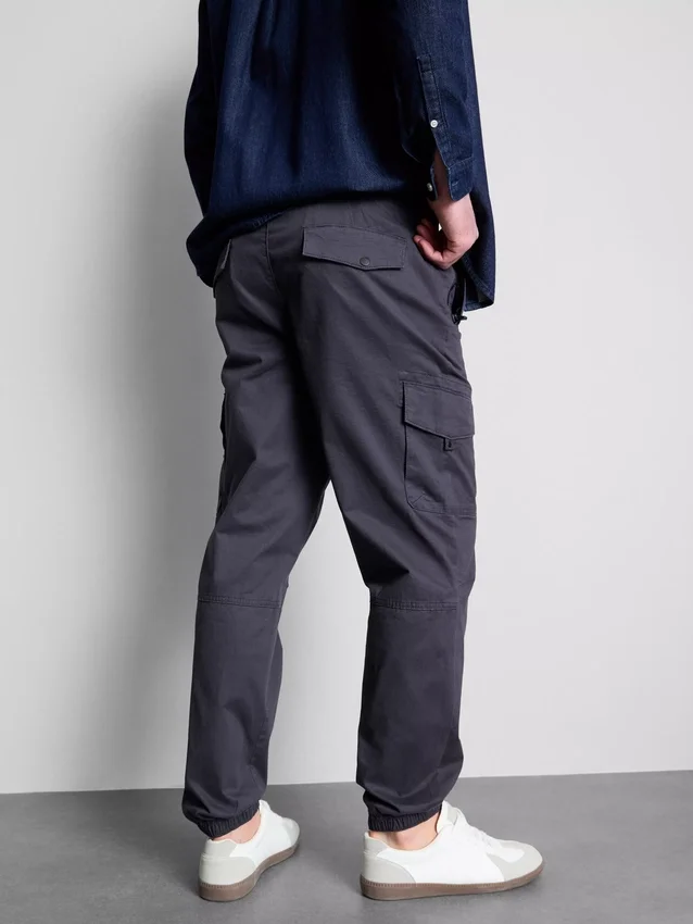 Pantalones de chándal tipo jogger con dobladillo