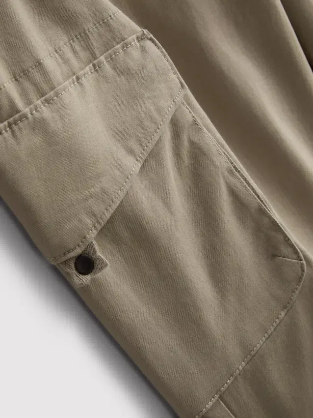 Pantalones de chándal tipo jogger con dobladillo