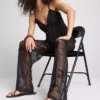 Pantalones de malla con cuentas y pierna ancha de Paula Echevarría