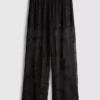 Pantalones de malla con cuentas y pierna ancha de Paula Echevarría