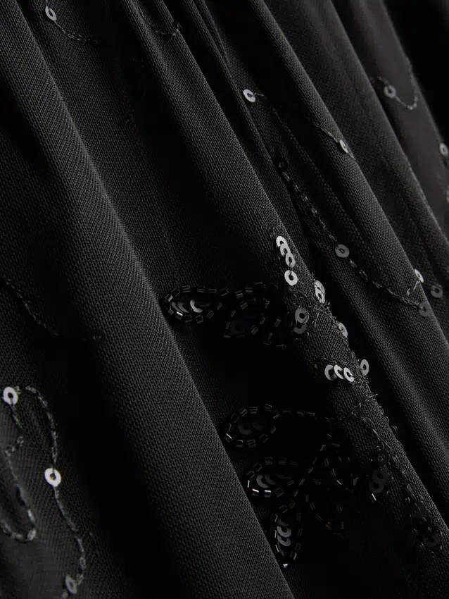 Pantalones de malla con cuentas y pierna ancha de Paula Echevarría