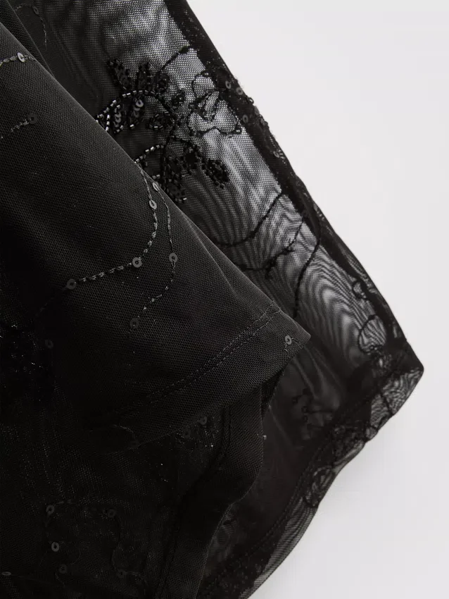 Pantalones de malla con cuentas y pierna ancha de Paula Echevarría