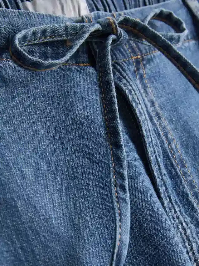 Pantalones de mezclilla de corte ancho con alto contenido de algodón de Paula Echevarría