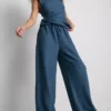 Pantalones de pierna ancha arrugados de Paula Echevarría