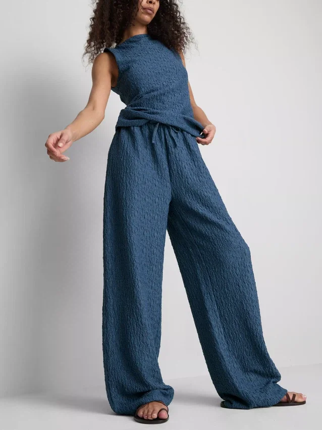 Pantalones de pierna ancha arrugados de Paula Echevarría