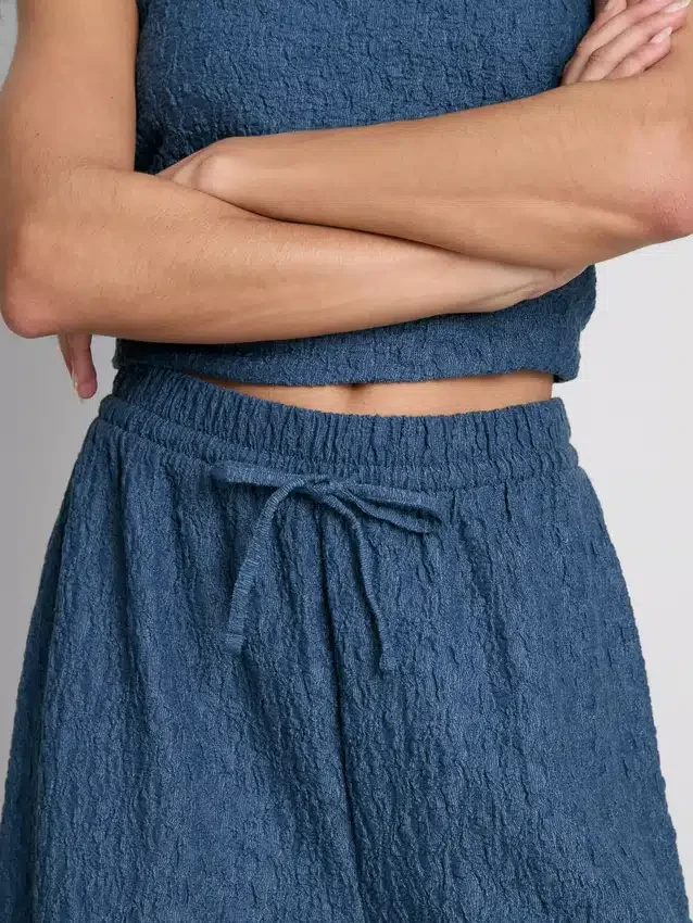 Pantalones de pierna ancha arrugados de Paula Echevarría