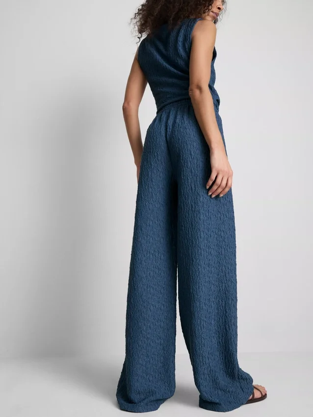 Pantalones de pierna ancha arrugados de Paula Echevarría