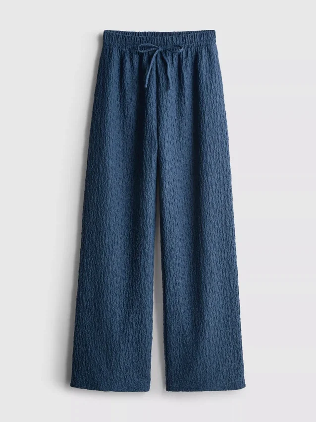 Pantalones de pierna ancha arrugados de Paula Echevarría