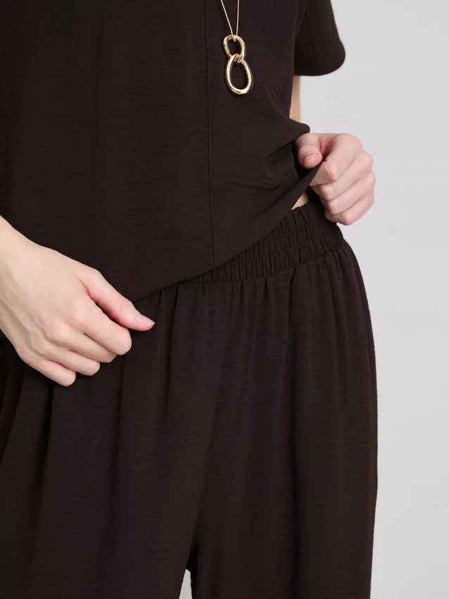 Pantalones de pierna ancha con cintura elástica