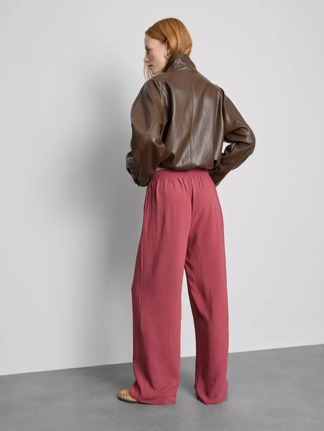 Pantalones de pierna ancha con cintura elástica