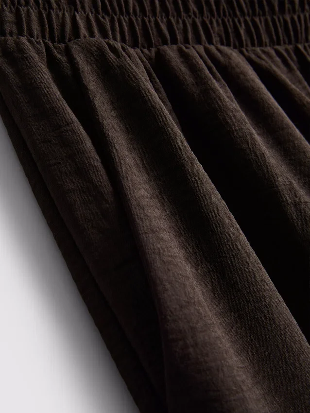 Pantalones de pierna ancha con cintura elástica