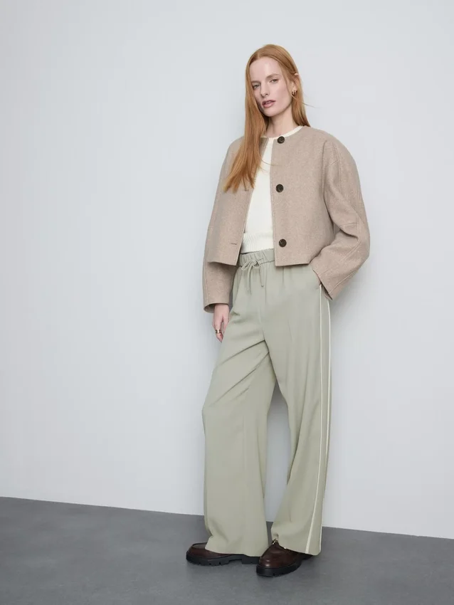 Pantalones de pierna ancha con rayas laterales