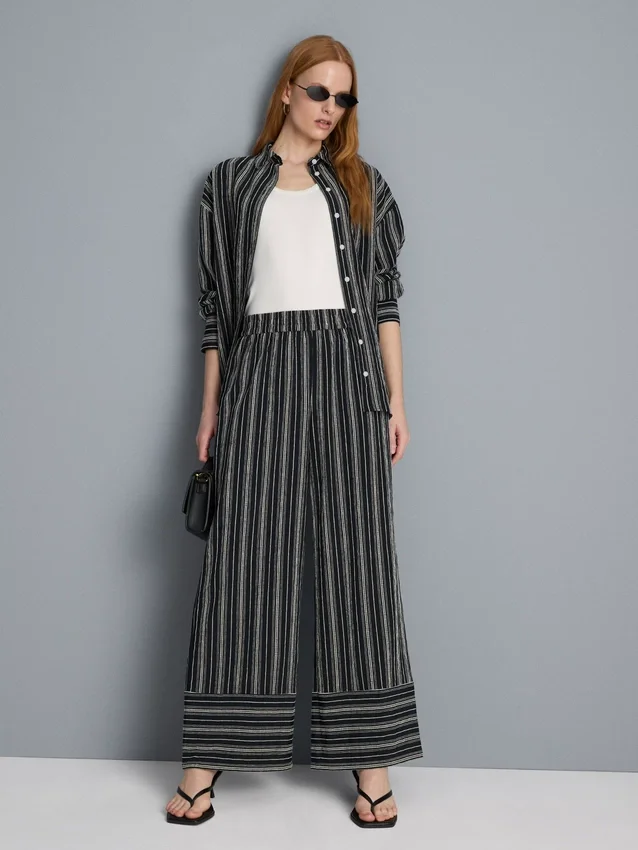 Pantalones de pierna ancha con rayas texturizadas
