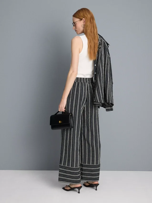 Pantalones de pierna ancha con rayas texturizadas