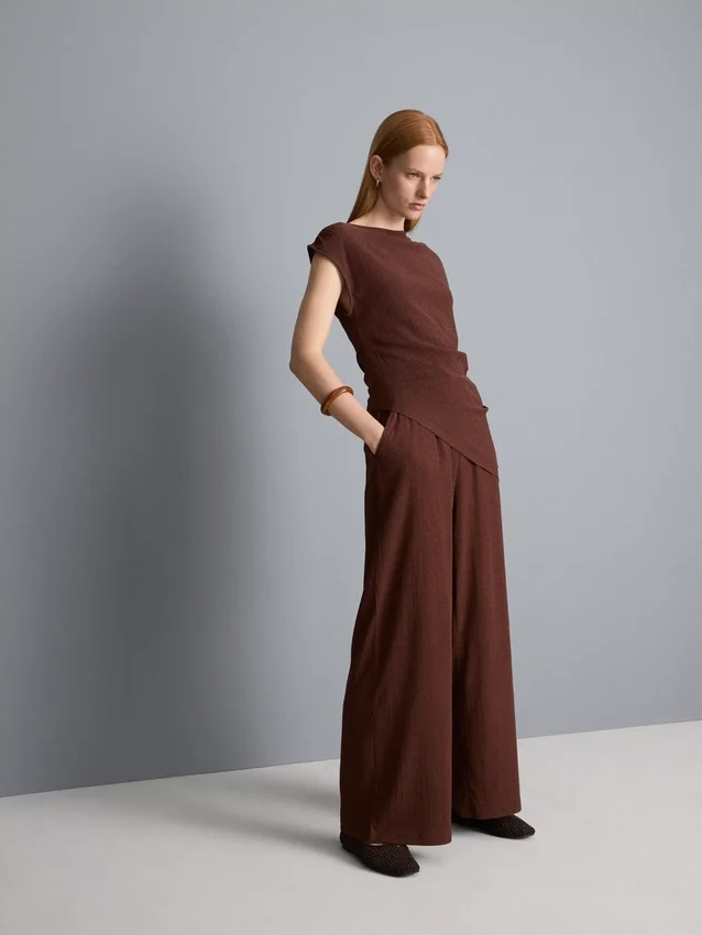 Pantalones de pierna ancha con textura arrugada