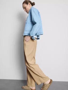 Pantalones de pierna ancha con textura arrugada