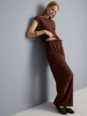 Pantalones de pierna ancha con textura arrugada