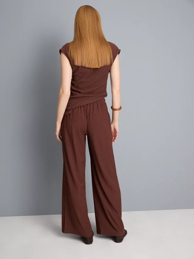 Pantalones de pierna ancha con textura arrugada