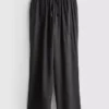 Pantalones de pierna ancha con textura arrugada