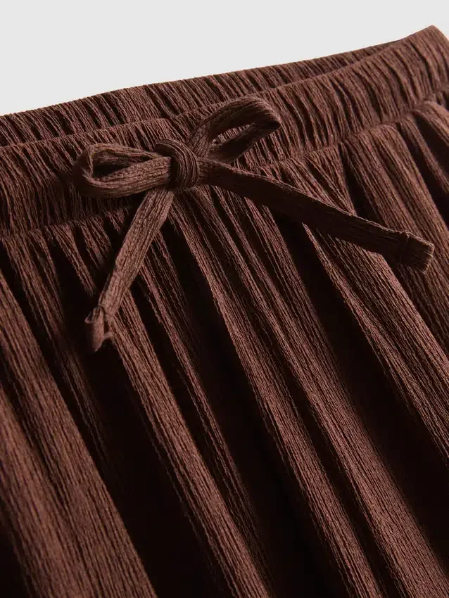 Pantalones de pierna ancha con textura arrugada