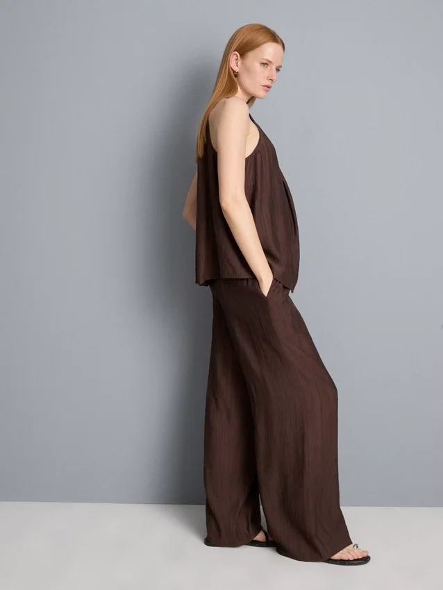 Pantalones de pierna ancha con textura y cordón