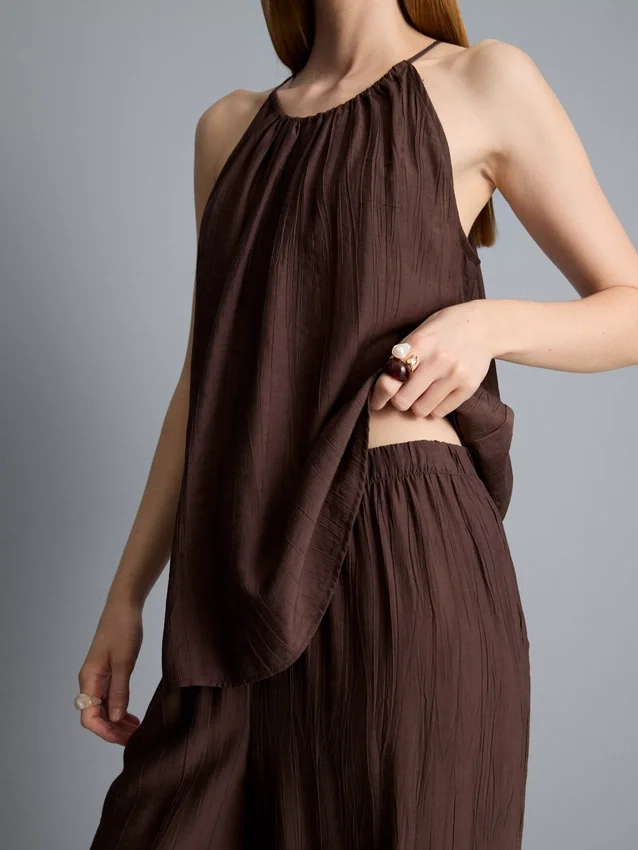 Pantalones de pierna ancha con textura y cordón