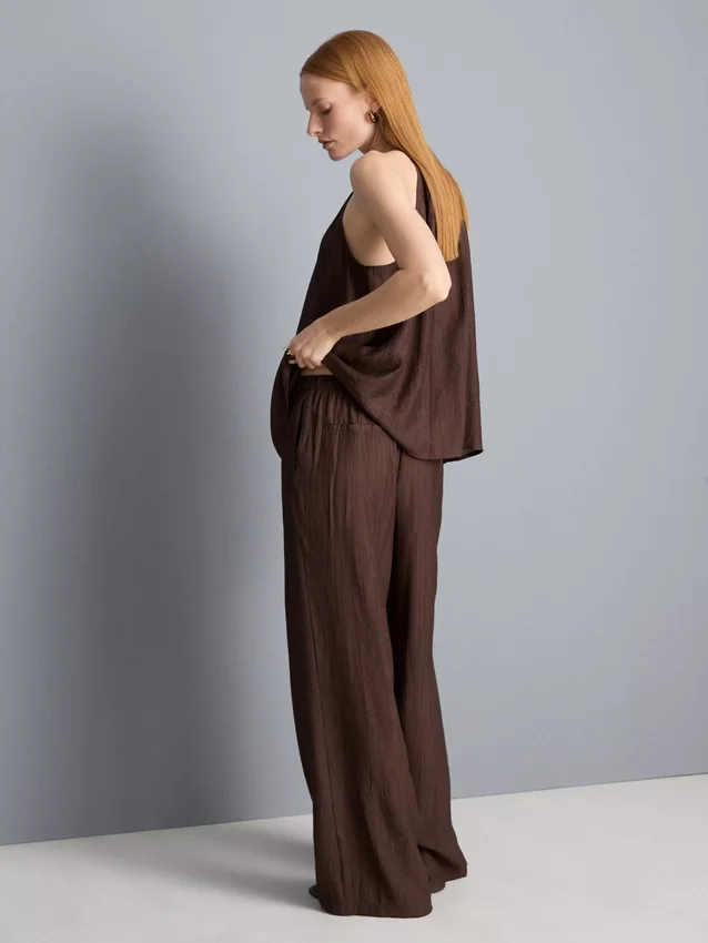 Pantalones de pierna ancha con textura y cordón
