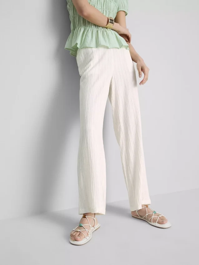 Pantalones de pierna recta arrugados