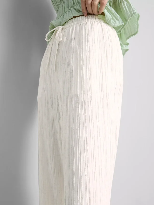 Pantalones de pierna recta arrugados
