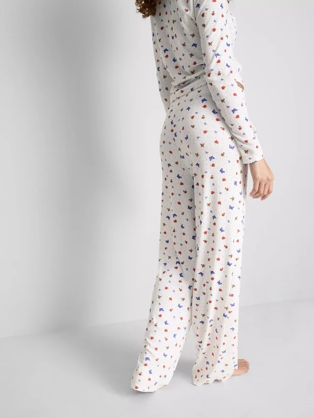 Pantalones de pijama acanalados con estampado de mariposas