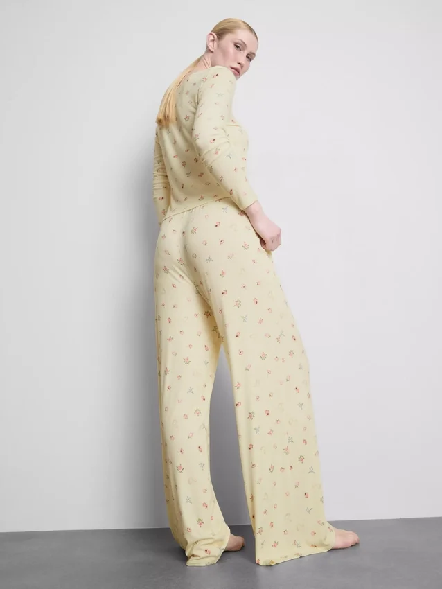Pantalones de pijama acanalados con estampado floral