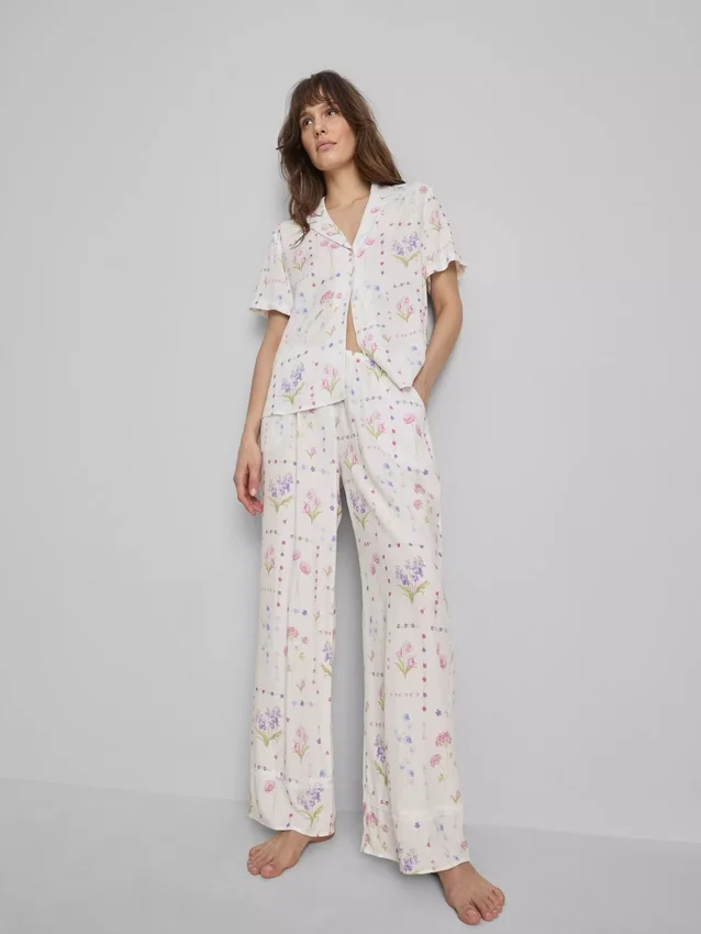 Pantalones de pijama de corte ancho con estampado floral