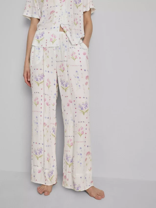 Pantalones de pijama de corte ancho con estampado floral