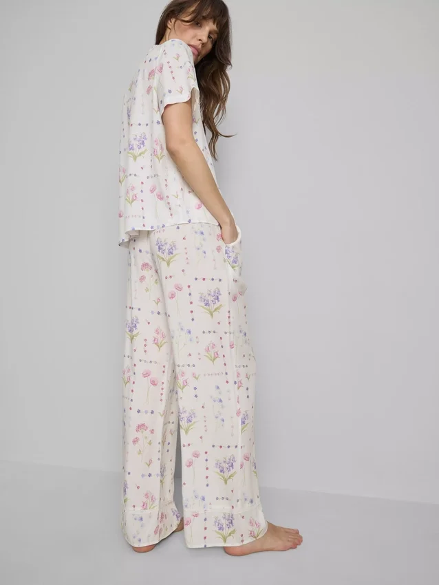 Pantalones de pijama de corte ancho con estampado floral