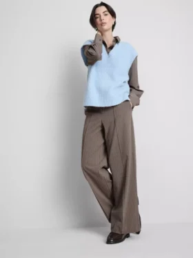 Pantalones de rayas finas de pierna ancha y tejido cepillado