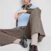 Pantalones de rayas finas de pierna ancha y tejido cepillado