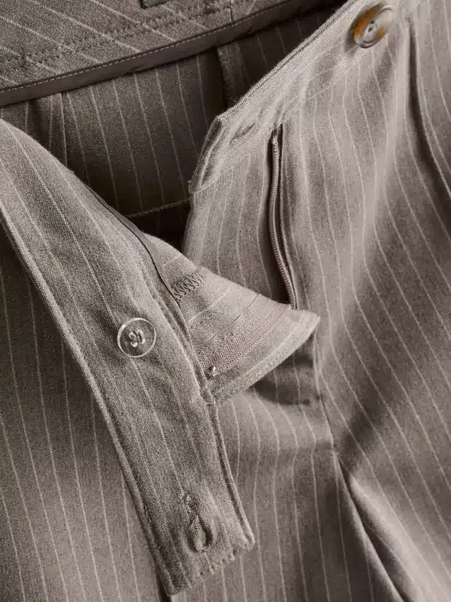 Pantalones de rayas finas de pierna ancha y tejido cepillado
