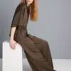 Pantalones de satén con textura y pierna recta