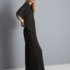 Pantalones de satén con textura y pierna recta