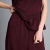 Pantalones de satén con textura y pierna recta