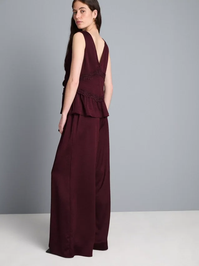 Pantalones de satén con textura y pierna recta
