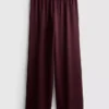 Pantalones de satén con textura y pierna recta